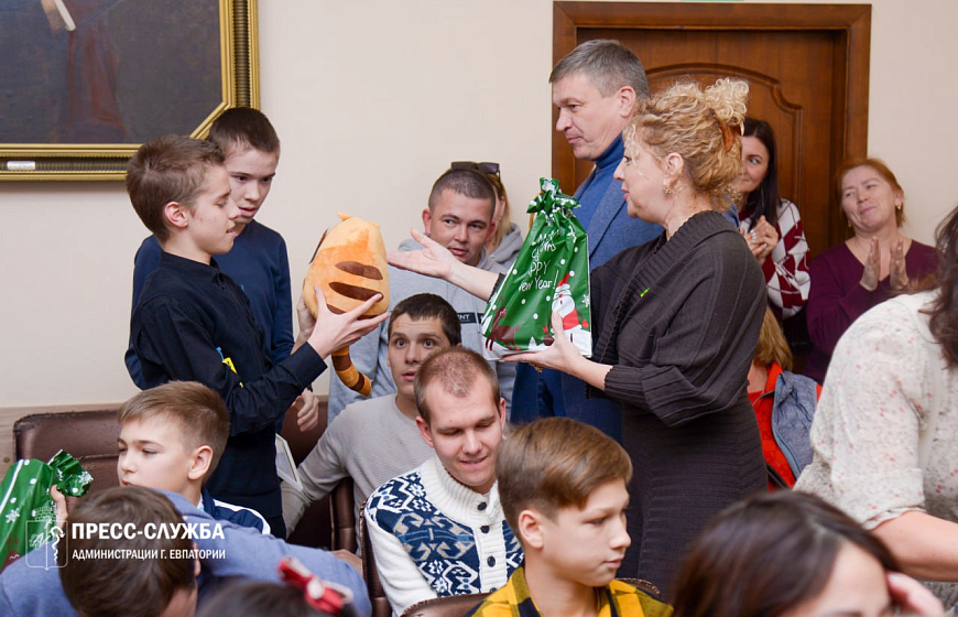 В Евпатории чествовали участников ежегодной премии «Преград нет!»